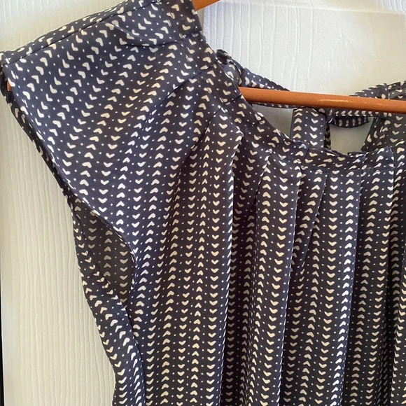 LAUREN CONRAD Women's XS Fluttered Sleeve Tie Back Gray & Cream Color Blouse - Picture 7 of 10